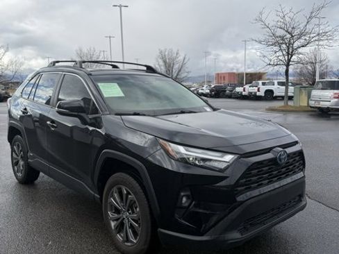 Used 2023 Toyota RAV4 XLE Premium image 4