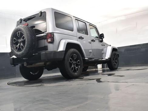 Used 2017 Jeep Wrangler Unlimited Sahara image 24