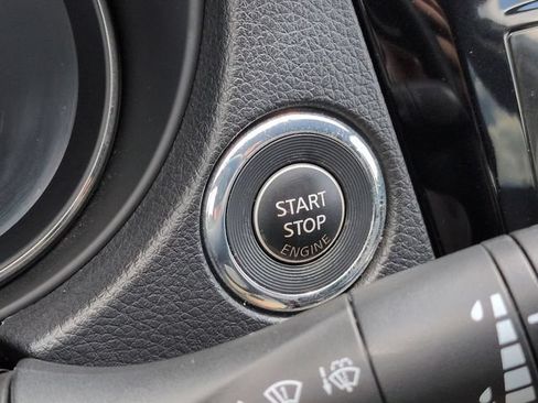 Used 2017 Nissan Rogue SV FWD image 29