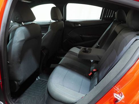 Used 2019 Chevrolet Cruze LT w/ Convenience Package FWD image 12