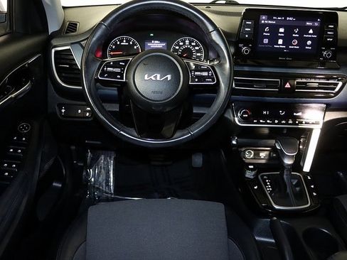 Used 2023 Kia Seltos S image 3