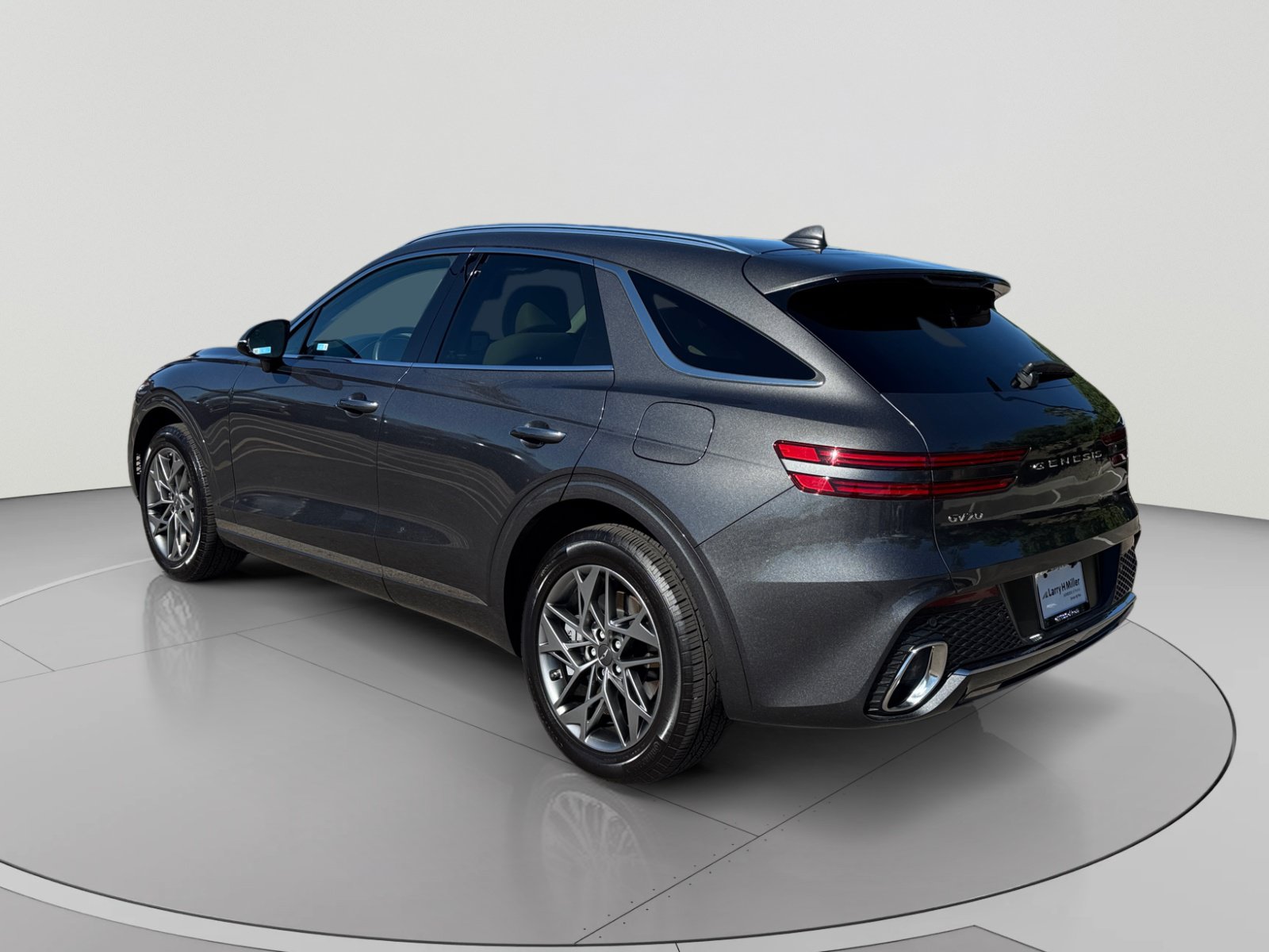 Used 2023 Genesis GV70 2.5T w/ Select Package AWD/4WD image 3