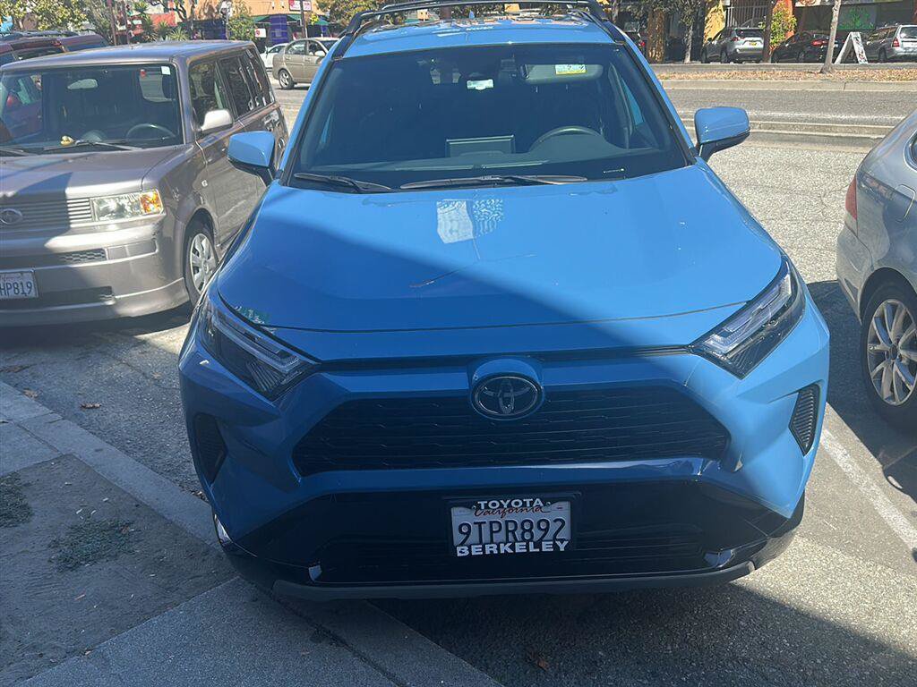 Used 2025 Toyota RAV4 SE AWD/4WD image 2