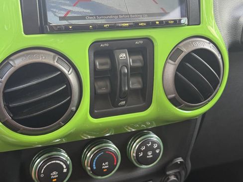 Used 2013 Jeep Wrangler Unlimited Sahara AWD/4WD image 15