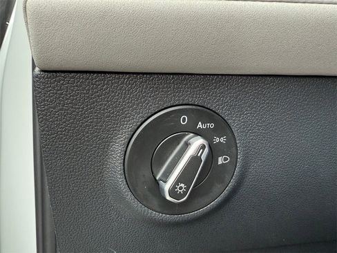 New 2025 Volkswagen Taos SE image 11