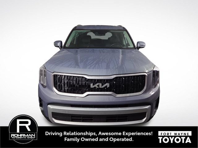 Used 2024 Kia Telluride EX AWD/4WD image 3