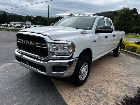 Used 2022 RAM 2500 Tradesman w/ Chrome Appearance Group AWD/4WD image 3
