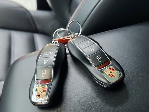 Used 2020 Porsche Macan Turbo image 42