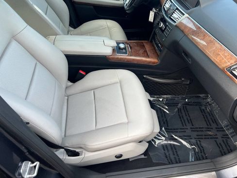 Used 2013 Mercedes-Benz E 350 4MATIC Sedan image 26