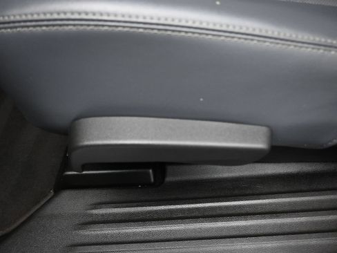 Used 2018 Buick Enclave Essence AWD/4WD image 33
