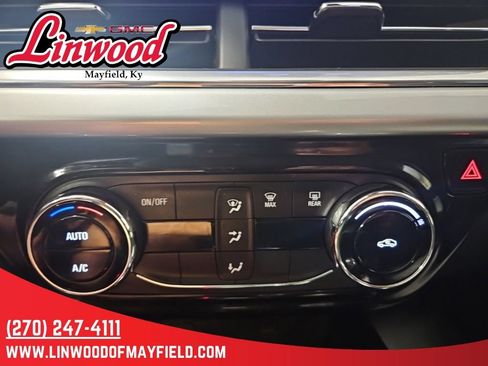 Used 2025 Chevrolet Trax LT FWD image 23
