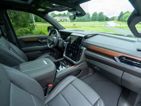 Used 2025 GMC Yukon Denali w/ Denali Reserve Package AWD/4WD image 23