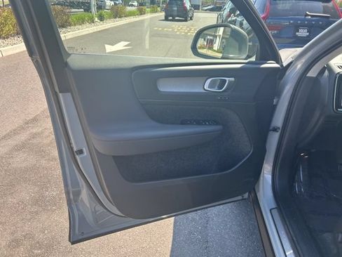 Certified 2025 Volvo XC40 B5 Plus AWD/4WD image 16