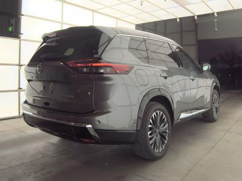 Used 2025 Nissan Rogue Platinum FWD image 4