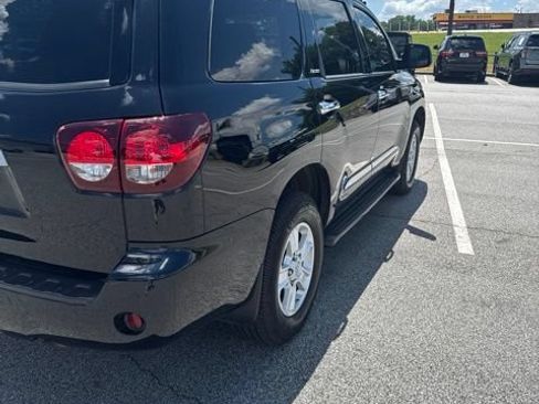 Used 2021 Toyota Sequoia Platinum AWD/4WD image 5