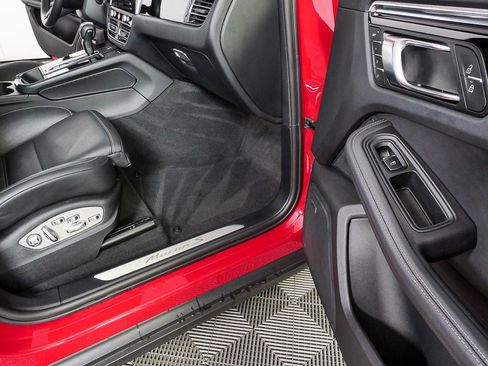 Certified 2022 Porsche Macan S AWD/4WD image 23