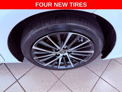 Certified 2025 Lexus ES 300h w/ Premium Package FWD image 4