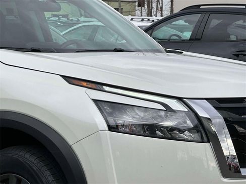 Certified 2024 Nissan Pathfinder SV image 8