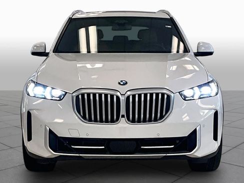Used 2024 BMW X5 xDrive40i w/ Premium Package AWD/4WD image 3