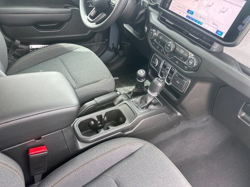New 2026 Jeep Gladiator Sport AWD/4WD image 15