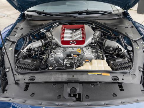 Used 2014 Nissan GT-R Premium image 36