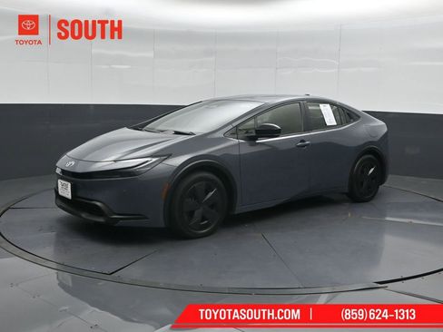 Used 2025 Toyota Prius LE FWD image 7