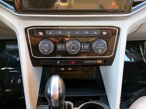 Used 2022 Volkswagen Atlas SE image 34