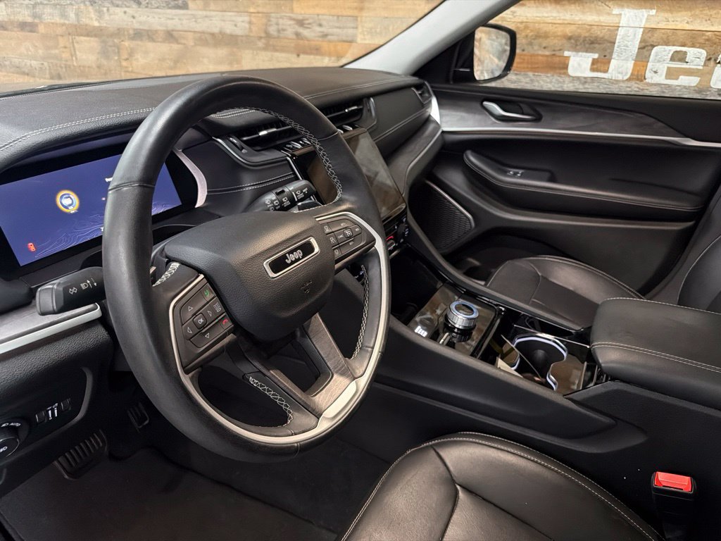 Used 2022 Jeep Grand Cherokee L Limited AWD/4WD image 9