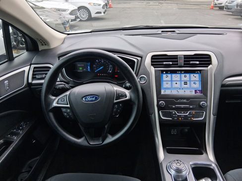 Used 2019 Ford Fusion SE FWD image 10