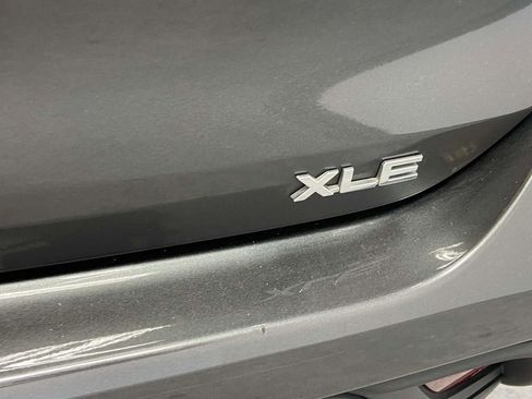 Used 2023 Toyota Highlander XLE image 11