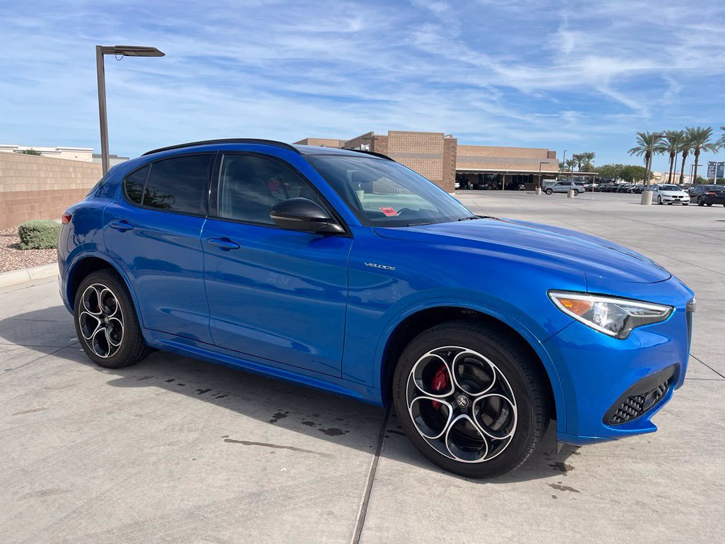 Used 2023 Alfa Romeo Stelvio Veloce AWD/4WD image 4