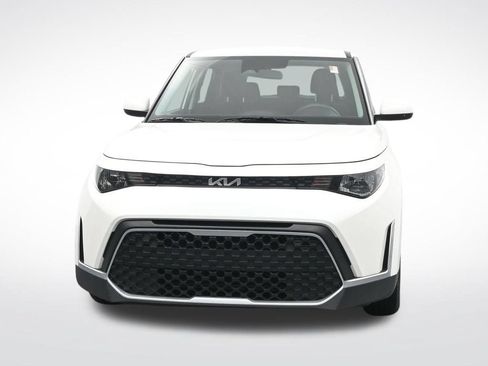 Used 2025 Kia Soul LX w/ LX Technology Package FWD image 2