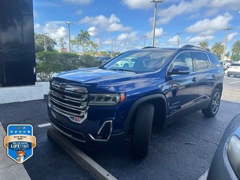 Used 2023 GMC Acadia SLT w/ Technology Package FWD image 2