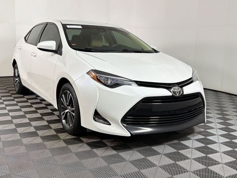 Used 2018 Toyota Corolla LE w/ LE Premium Package w/Moonroof FWD image 18