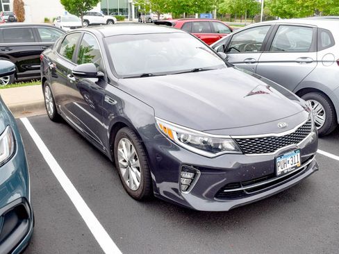 Used 2018 Kia Optima S FWD image 4