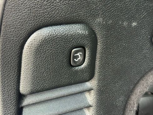 Used 2017 Jeep Grand Cherokee Overland w/ Jeep Active Safety Group image 15