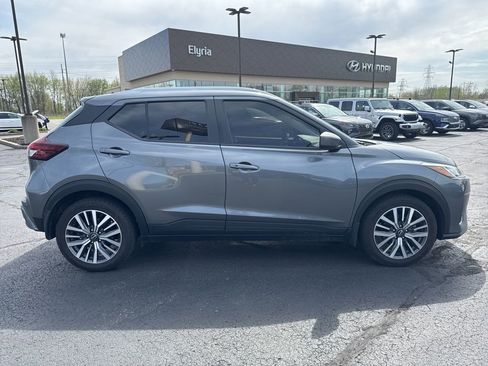 Used 2023 Nissan Kicks SV image 4