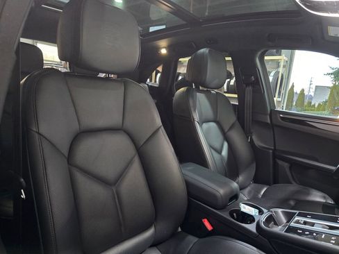 Used 2024 Porsche Macan image 31