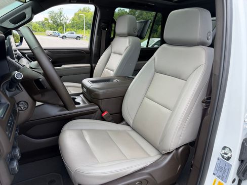 Used 2023 Chevrolet Tahoe Z71 w/ Luxury Package AWD/4WD image 5