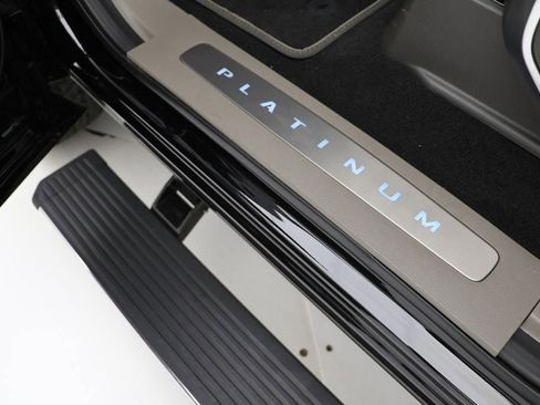 Used 2025 Ford F250 Platinum w/ Platinum Plus Package image 27