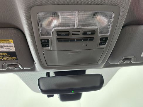 Used 2019 Toyota Highlander XLE AWD/4WD image 38