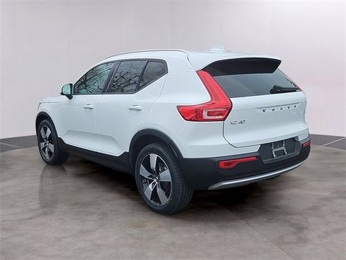 Used 2020 Volvo XC40 T5 Momentum w/ Protection Package Premier image 6