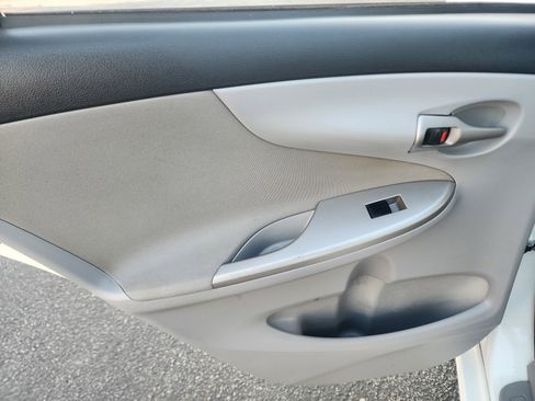 Used 2011 Toyota Corolla LE image 19