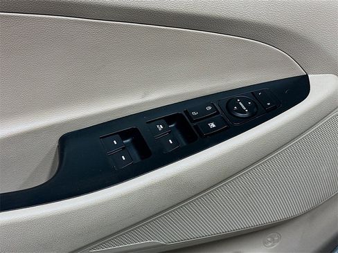 Used 2017 Hyundai Tucson Sport image 18