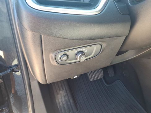 Used 2022 Chevrolet Equinox LS FWD image 19
