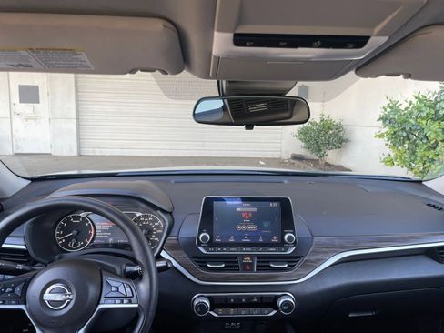 Used 2025 Nissan Altima 2.5 SV image 34