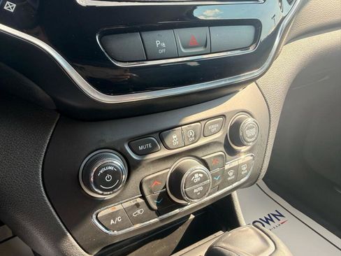 Used 2020 Jeep Cherokee Limited AWD/4WD image 20