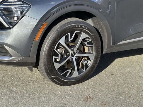 Used 2024 Kia Sportage EX image 7