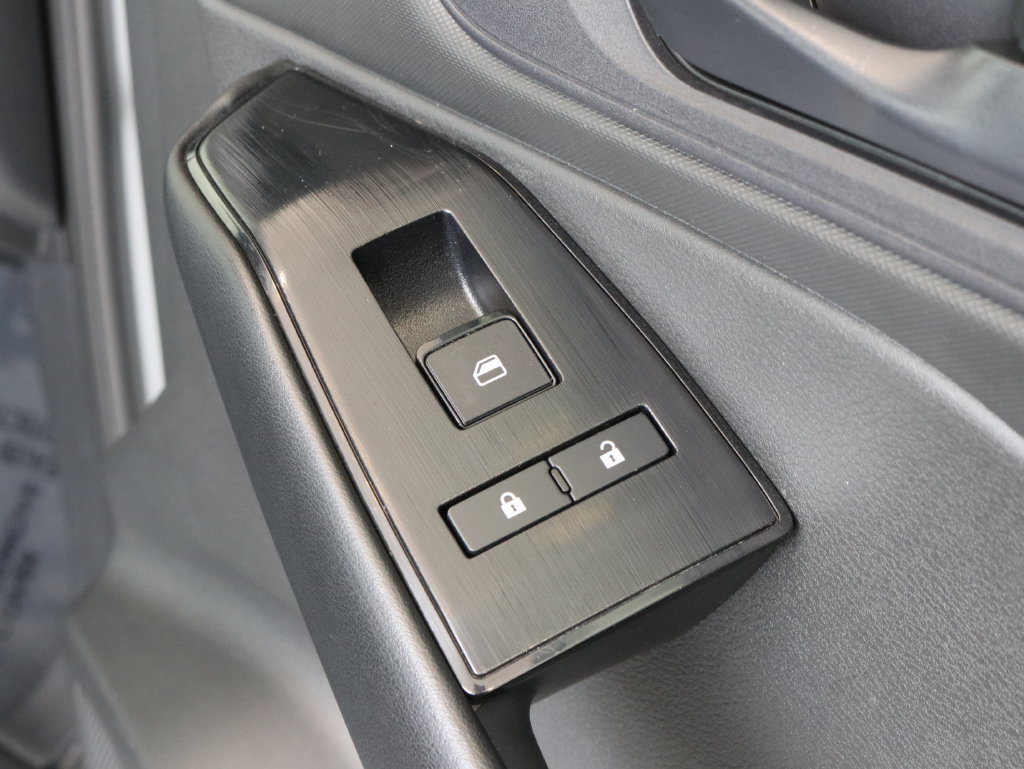 Used 2024 Nissan Rogue S AWD/4WD image 38