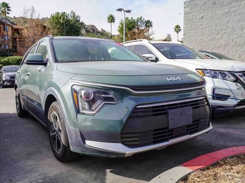 Certified 2023 Kia Niro EX image 2